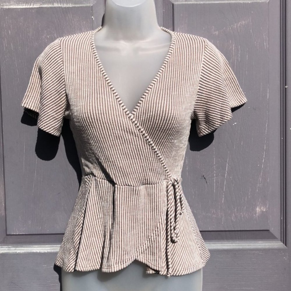 Caution to the Wind faux wrap short sleeve top - Picture 3 of 10